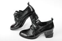 NEW! Лачени дамски обувки с нисък ток- Естествен лак